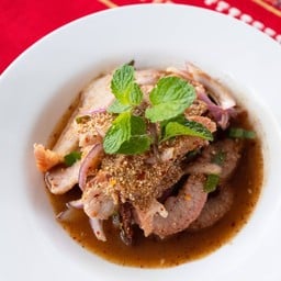 น้ำตกคอหมูย่าง