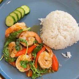 กระเพรากุ้งราดข้าว
