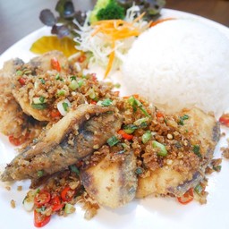 ข้าวกระพงคั่วพริกเกลือ