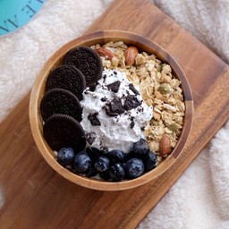 Oreo Blueberry Greek Yogurt Bowl