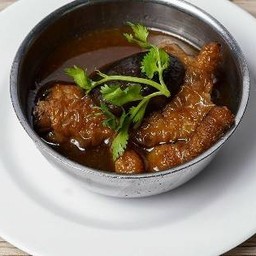 ตีนไก๋ตุ๋นเห็ดหอม