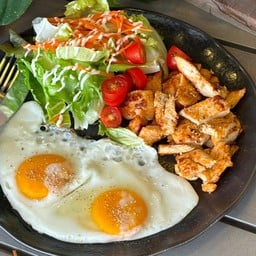 สลัดอกไก่ ไข่ดาว