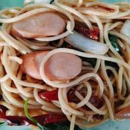 สปาเก็ตตี้ผัดพริกแห้ง   ไส้กรอก