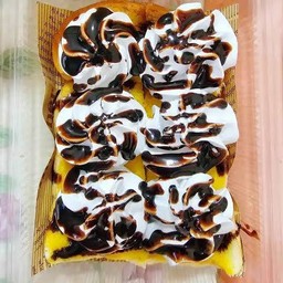ขนมปังปิ้ง วิปครีม+ซอสช็อกโกแลต