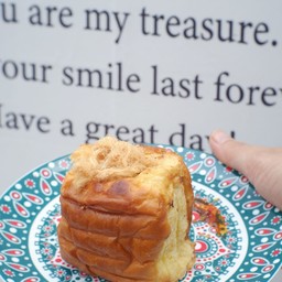 ปังพริกเผาหมูหยองไส้ทะลัก