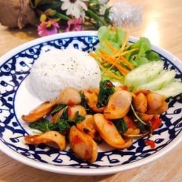 ข้าวกระเพราไส้กรอก