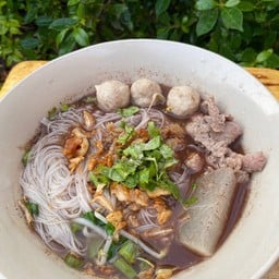 ถูกปาก ข้าวขาหมู ก๋วยเตี๋ยว