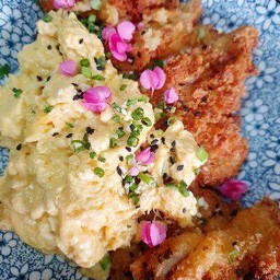 ข้าวหน้าไก่ทงคัตสึ ไข่ข้น