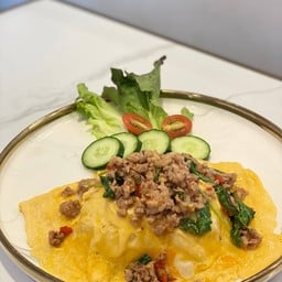 ข้าวไข่ข้นกระเพราหมู / ไก่