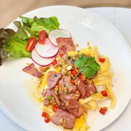 ข้าวไข่ข้นเบคอนคั่วพริกเกลือ