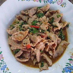 กระเพาหมูชิ้น(กับข้าว)