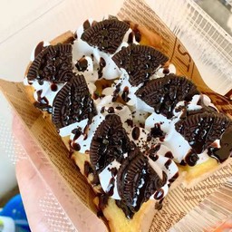 ขนมปังปิ้ง วิปครีม+โอรีโอ้