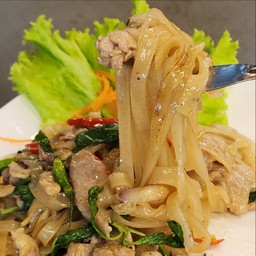 เตี๋ยวผัดกะเพรา
