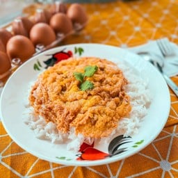 ไข่เจียวหมูสับราดข้าวสวย