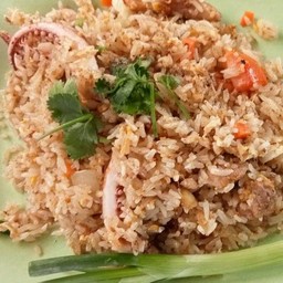 ข้าวผัดปลาหมึก