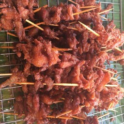 ร้านหมูทอดกำไลทอง@ตลาดเก้าแสน