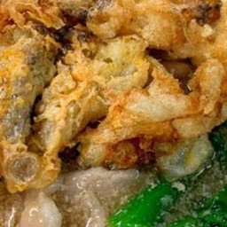 เส้นใหญ่ไข่กรอบราดหน้าหมู