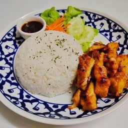 ข้าวไก่สไปซี่ย่างน้ำจิ้มแจ่ว