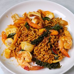 มาม่าผัดต้มยำทะเล