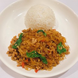 ข้าวราดกระเพราวุ้นเส้นหมูสับเจ