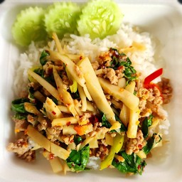 กระเพราหมูหน่อไม้ดอง