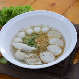 ก๋วยเตี่ยวลูกชิ้นปลารวม(ไม่มีเนื้อปลา)