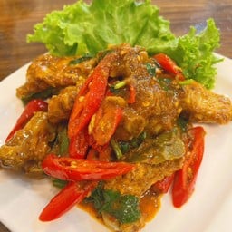 ผัดพริกแกงซี่โครงหมูใบโหระพา