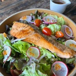 สลัดแซลม่อนย่าง