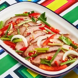 ยำคอหมูย่างเตาถ่าน