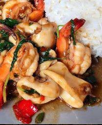 ข้าวกระเพราหมึก,กุ้ง,ตับ,ทะเล