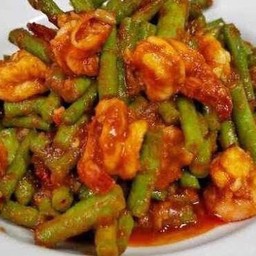 ข้าวทะเลผัดพริกแกง