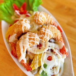 สลัดกุ้งทอด(กุ้งCP)สลัดผลไม้