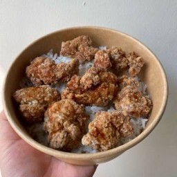 ข้าวหน้าไก่ทอดคาราเกะ