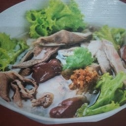 ไส้กรอกอีสาน/เกาเหลาเลือดหมู+หมูกรอบ