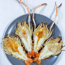 กุ้งผ่าเผาครึ่งกิโล