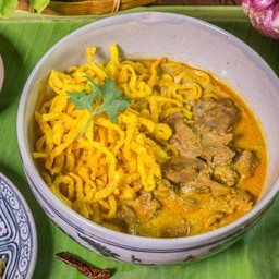 ข้าวซอยเนื้อ (เนื้อโคขุนเจ้า)