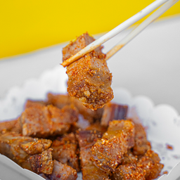 หมูกรอบเขย่าลาบ