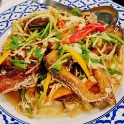 เนื้อปลากระพง (ชิ้น) ผัดขึ้นฉ่าย