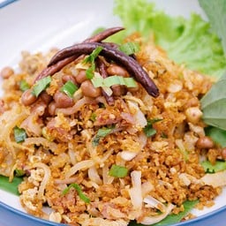 ยำแหนมสดข้าวทอด