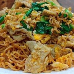 ผัดมาม่าหมู