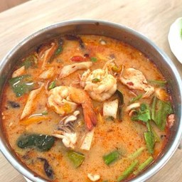 ต้มยำรวมมิตรหม้อไฟ