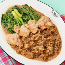 เส้นใหญ่ราดหน้าเนื้อนุ่ม