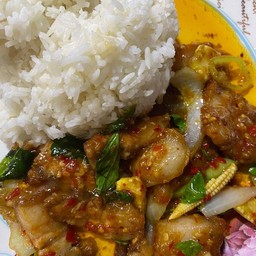 ข้าวหมูกรอบผัดพริกเผา