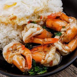 กระเพรากุ้งสด