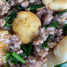 ข้าวหมูสับผัดเต้าหู้