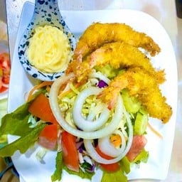 สลัดกุ้งทอด