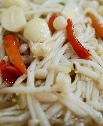 ผัดเห็ดเข็มทองน้ำมันหอย