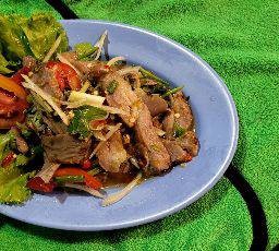 ยำคอหมูย่าง