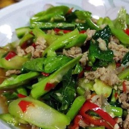 ข้าวหมูผัดคะน้า