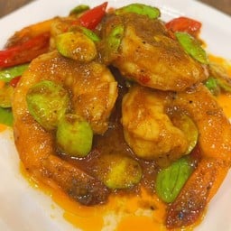 ผัดเผ็ดสะตอกุ้งสด(กุ้งcp)มีหมูสับด้วยคะ